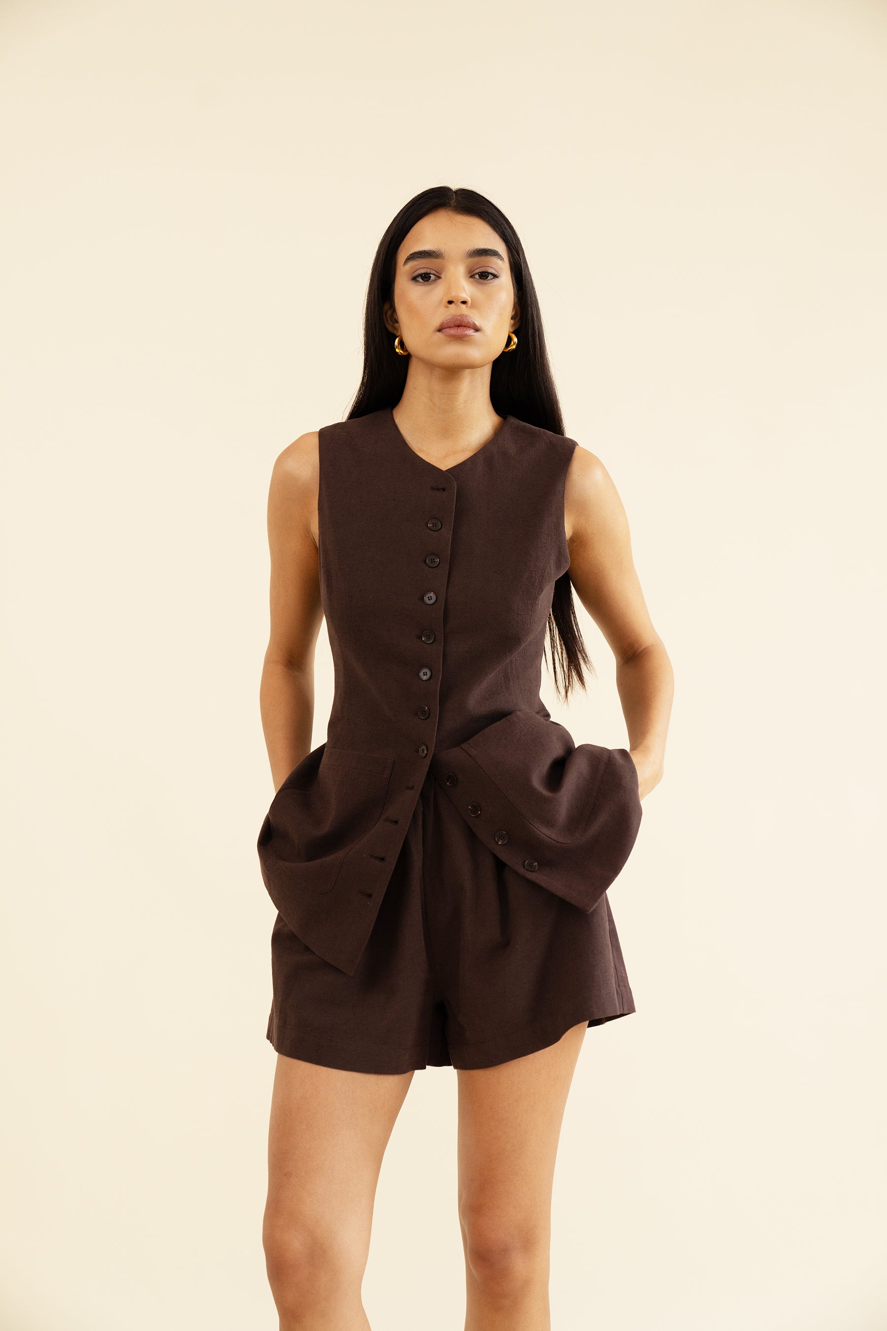 CAMILLA SHORT BRUN – SISTERHOOD1